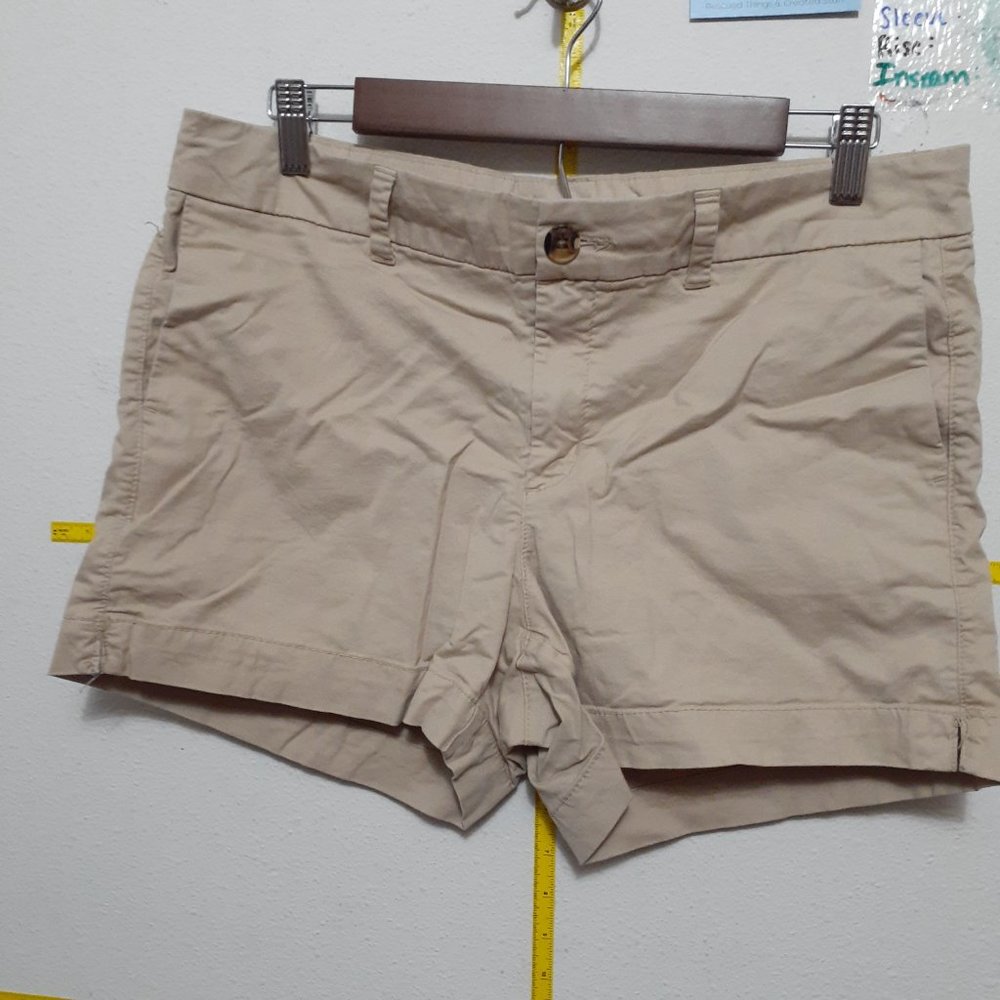 Old Navy Women's Every Day Shorts Khaki tan Size 10 EUC Relaxed Fit Khaki